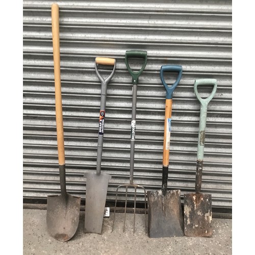 136 - A selection of quality garden tools including Bulldog