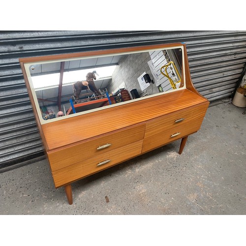 1027 - Mid-century 4 drawer dresser with mirror.