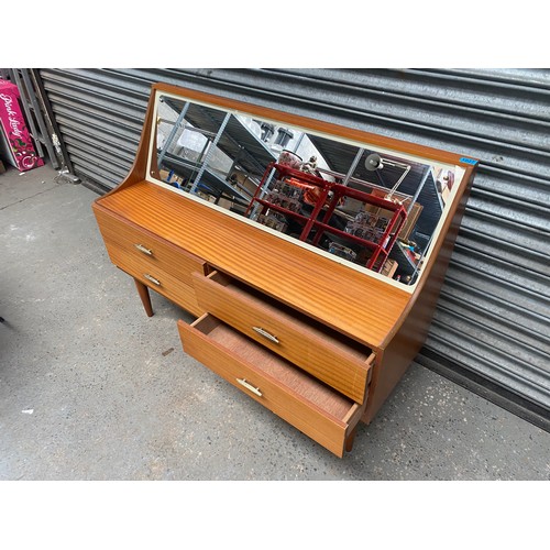 1027 - Mid-century 4 drawer dresser with mirror.