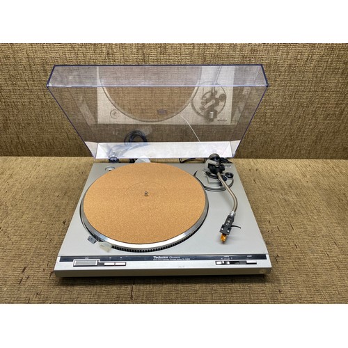 1062 - technics quartz direct drive automictic turntable system SL-Q202 made in japan.