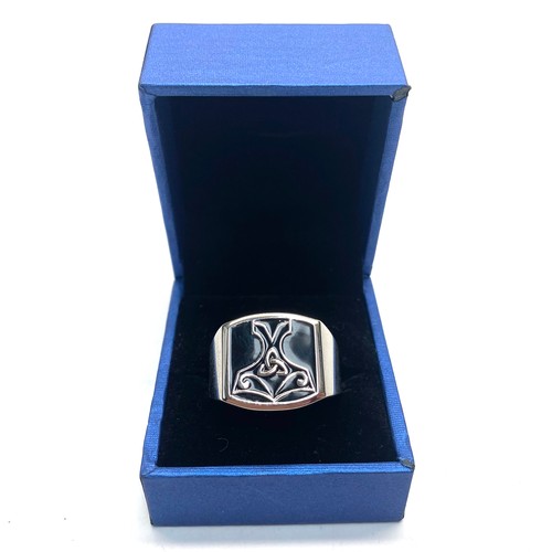 832 - Men's Celtic silver ring by Jo Wisdom size W.