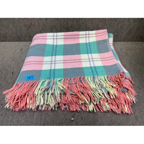 1077 - Vintage scottish blanket.