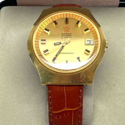 861 - Omega Electronic f300Hz Genève Chronometer. Circa 1977 working. 43mm x 39mm