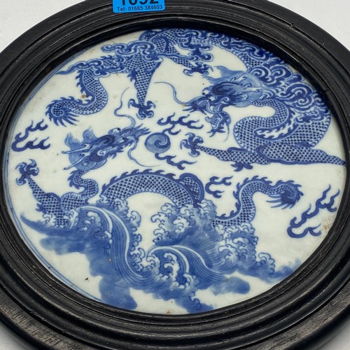 1092 - Antique Chinese blue and white four-clawed dragon porcelain circular plaque, for table screening wit... 