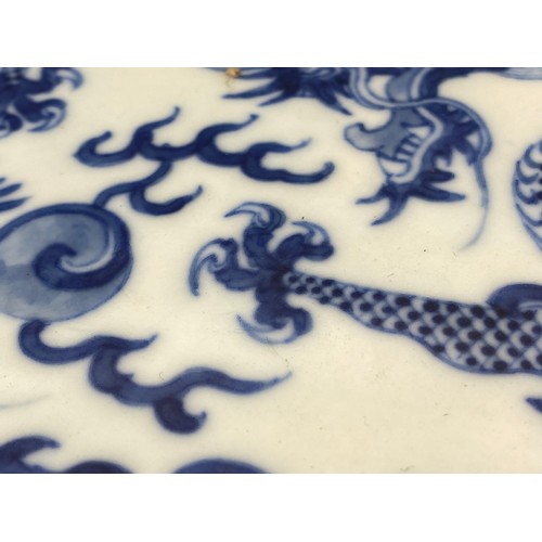 1092 - Antique Chinese blue and white four-clawed dragon porcelain circular plaque, for table screening wit... 