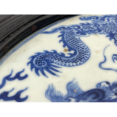 1092 - Antique Chinese blue and white four-clawed dragon porcelain circular plaque, for table screening wit... 