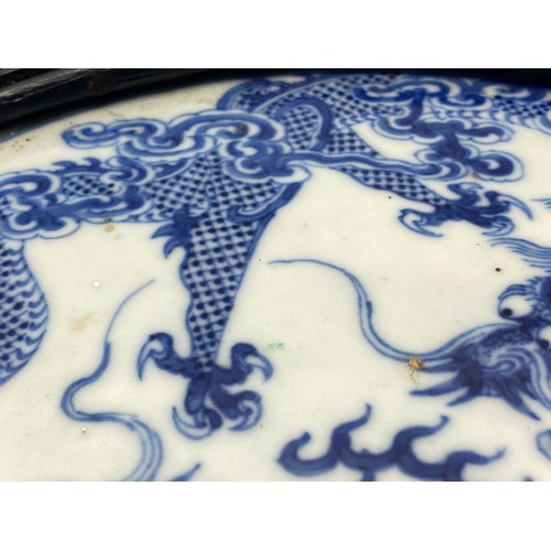 1092 - Antique Chinese blue and white four-clawed dragon porcelain circular plaque, for table screening wit... 