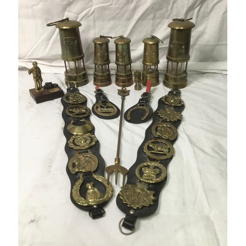 757 - A selection of brass items including musical miners lamps, horse brasses and coal miner statue