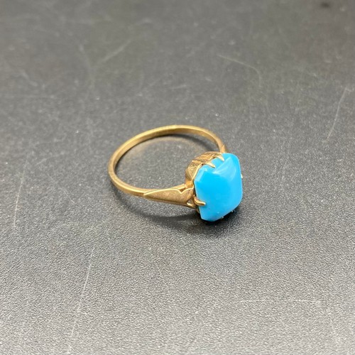 866 - 9ct gold ring with an oblong Turquoise stone. Size P and 1.8g.