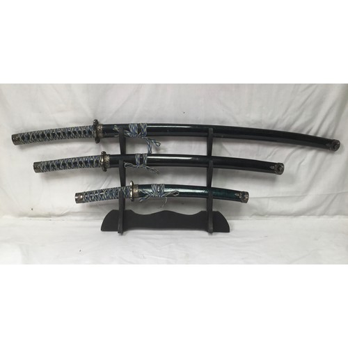 1040A - 3-piece display samurai sword set with stand. Over 18 items, please note these items will not be pos... 