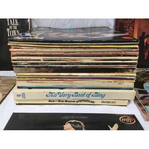 326 - A quantity of vinyl records/LPs including Tom Jones, Abba and Shirley Bassey in a suitcase