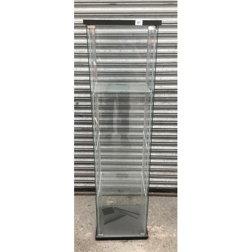 51 - 3 shelf glass display cabinet 164x40cm (one glass piece missing).