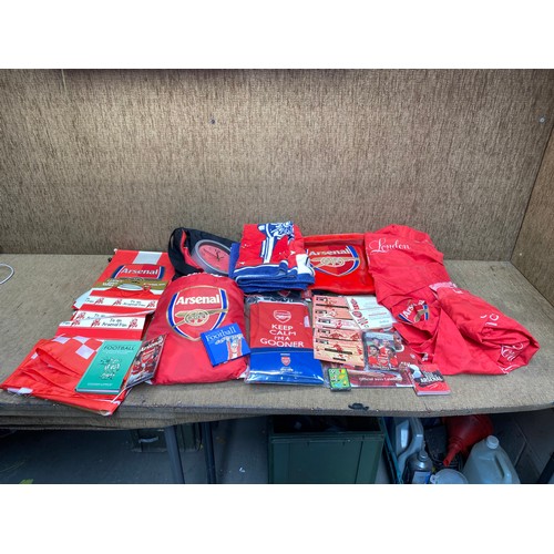 60 - Mixed collection and memorabilia of arsenal fc including towel, flags and a kit bag.