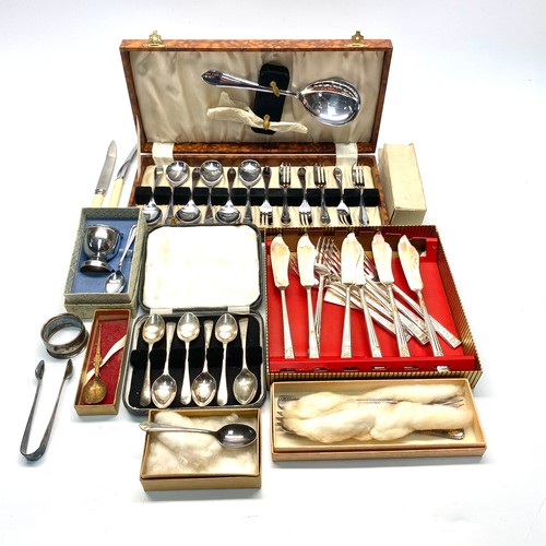 620 - Selection of vintage cutlery including: Fish Knives and spoons.