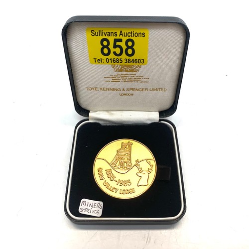 858 - Garw valley lodge commemorative coin in a case.