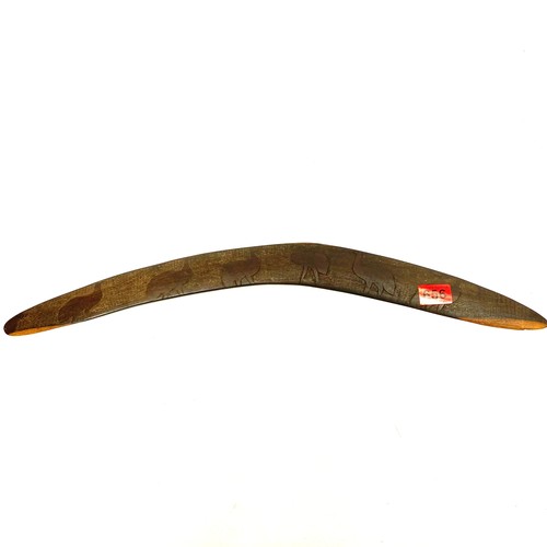 656 - vintage boomerang chip carved aboriginal tribal.