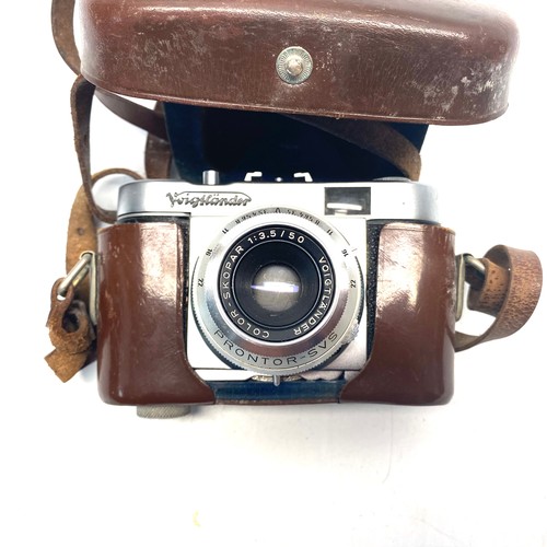 680 - Heavy cast iron wagon plate and a vintage voigtlander prontor-svs camera.