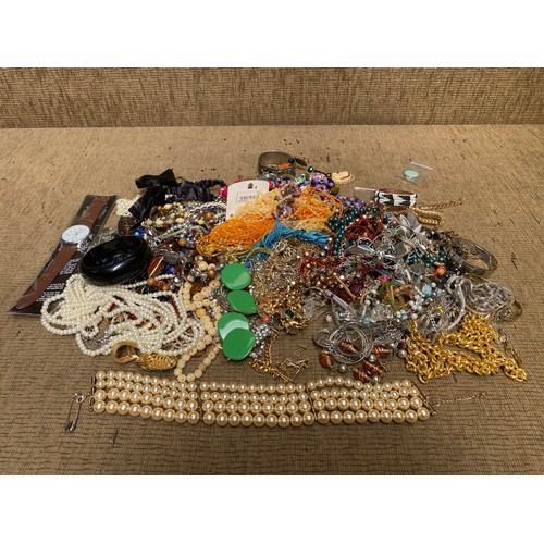 449 - Large collection of costume jewellery.