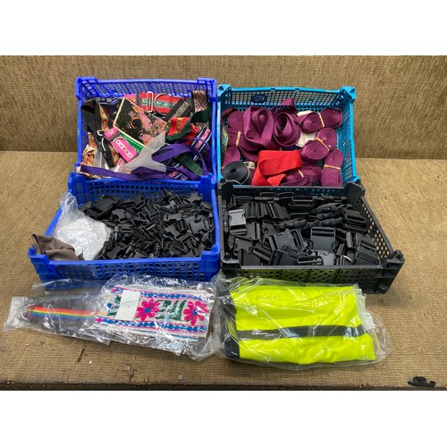 173 - Large selection of dog leads and side release buckles.