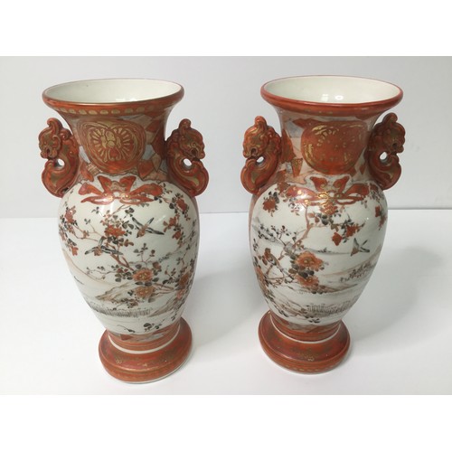 909 - Pair of antique Japanese Kutani Porcelain vases with handles to the front hr Meiji period. 25cm tall... 