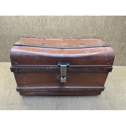 1124 - Vintage metal storage chest