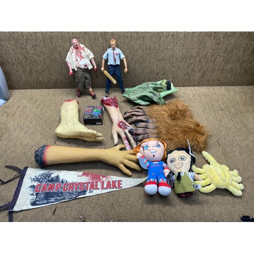 1134 - Collection of halloween and horror movies items including: Shaun Of The Dead, Chucky and fake hallow... 