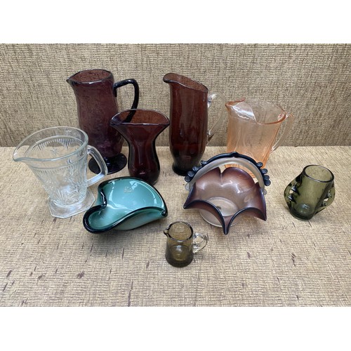 1136 - mixed selection of art and studio glass including lemonade jugs potpourri bowl.