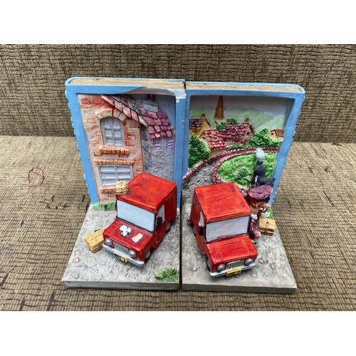 502 - postman par book ends woodland animations LTD 1994.