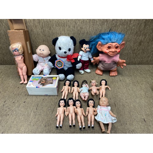 1152 - Collection of vintage childrens dolls including: Mickey mouse and cabbage patch kids