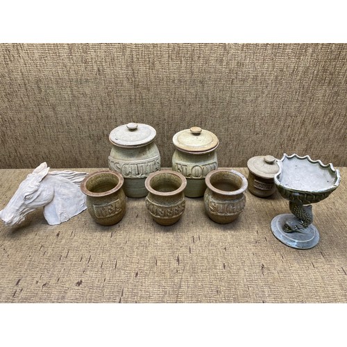 523 - Selection of pottery.