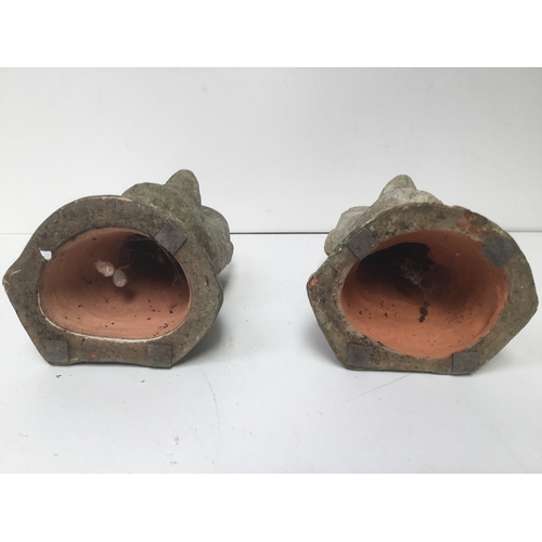 606 - Two clay Easter island heads 26cm