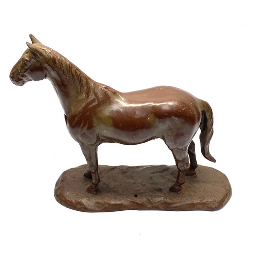 636 - Heavy cast-iron horse in brown; 30cm.