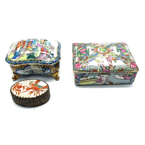 653 - 2 lovely Chinese hand painted and decorated ceramic trinket caskets and a chinese trinket box.