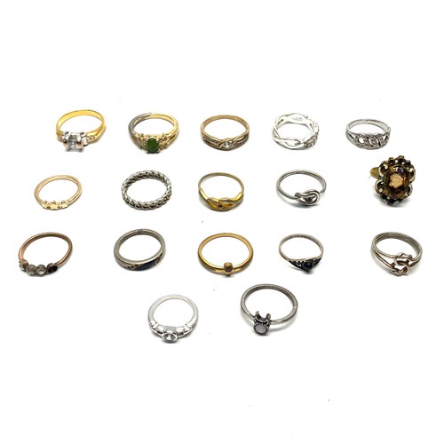 657 - Collection of lovely costume rings (yellow and white metal).