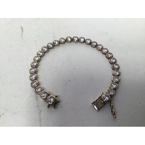 895 - Silver tennis bracelet