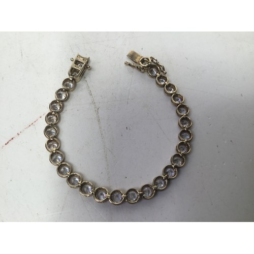 895 - Silver tennis bracelet