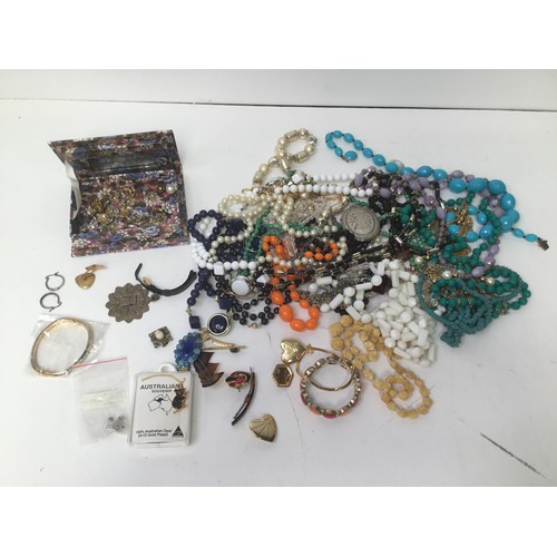 503 - Selection of costume jewellery