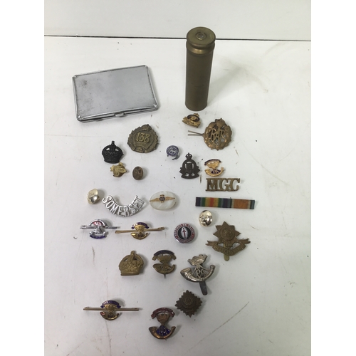 937 - Collection of military items including cap badges, buttons and pins