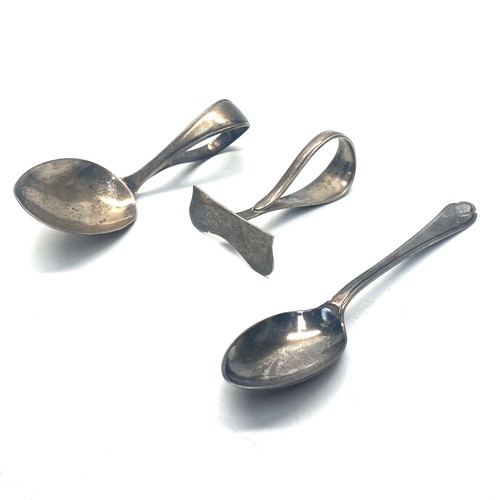 954 - Sterling sliver food pusher and spoon. 46g.