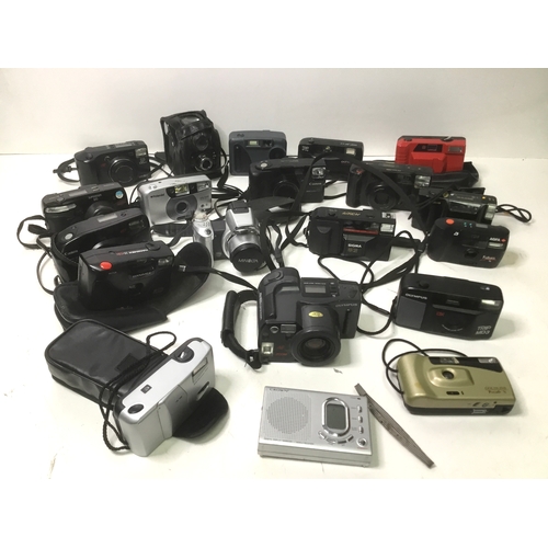 62 - Large amount of mixed vintage cameras including Canon and Minolta