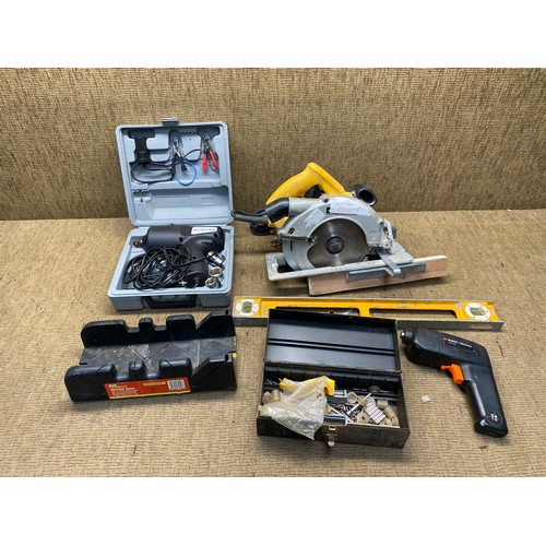 73 - Mixed tools including: DeWalt circular saw, spirit level and a auto XS socket gun.