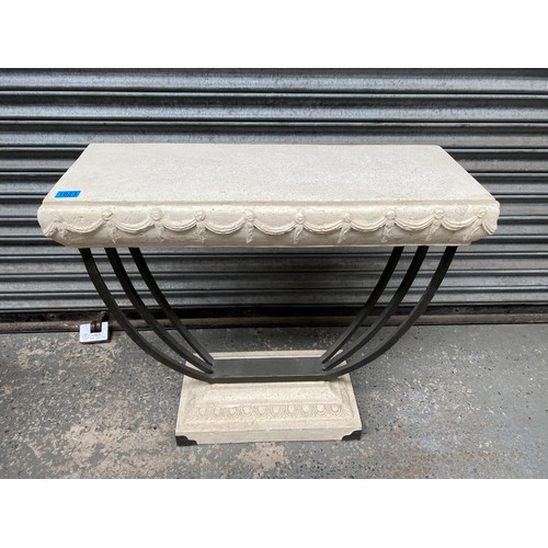 1023 - Fantastic decorative Italian marble hallway plinth with wrought iron stand and marble base (slight c...