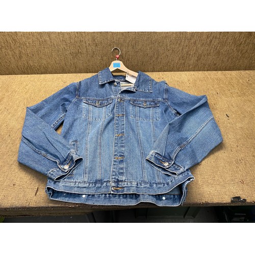 1027 - le shark denim jacket size xl (brand new).