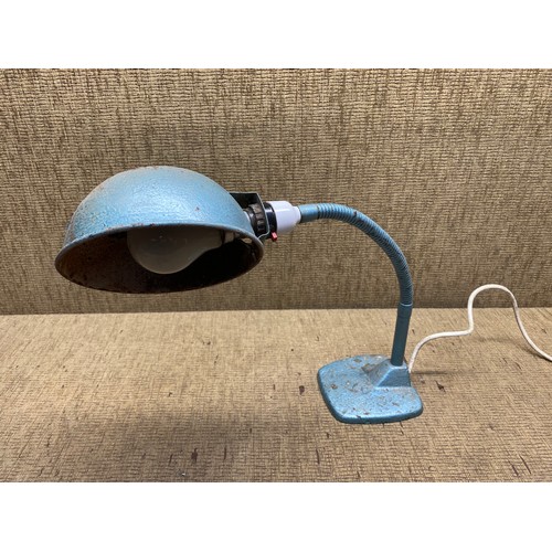 1047 - Industrial desk lamp.