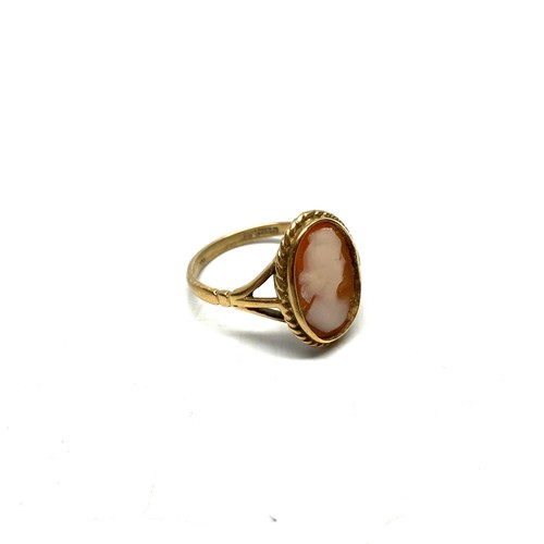 891 - 9ct gold cameo ring size M and 2.2g.