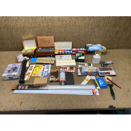 1062 - Selection of art equipment and accessories including: Acrylic paint and cutting rule.