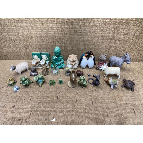 446 - collection of ceramic items including: Animals and bear bookend.