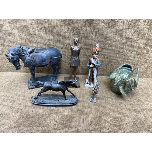 461 - Collectible ornaments including: Horses, soldier and fish.