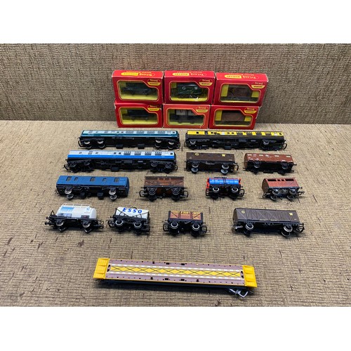 476 - Collection of H-O gauge wagons and carriages and 6 boxed Hornby.