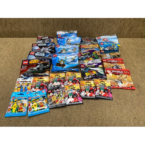 1150 - Collection of LEGO minifigures including: Batman, Star Wars and LEGO city.